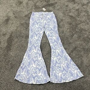 Across the universe, pants light wash